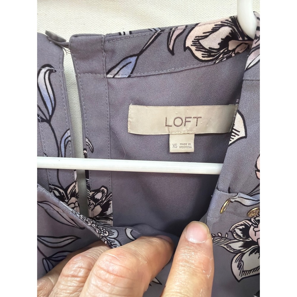 LOFT Floral Flutter Sleeve Shift Dress Blue Pink Gold Button Detail XS - Picture 4 of 5